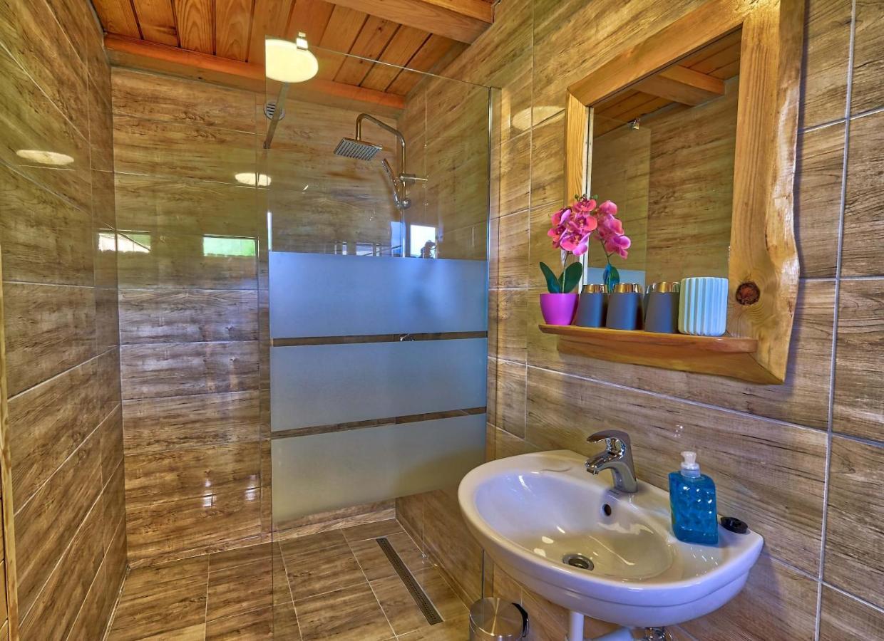 Готель Glamping Brodej Vitanje Екстер'єр фото